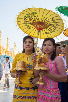 Yangon - Pagode Shwedagon - Noviciat 07