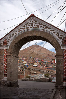 Potosi 29 - Arc de Cobija et vue sur le Cerro Rico - 4782 m