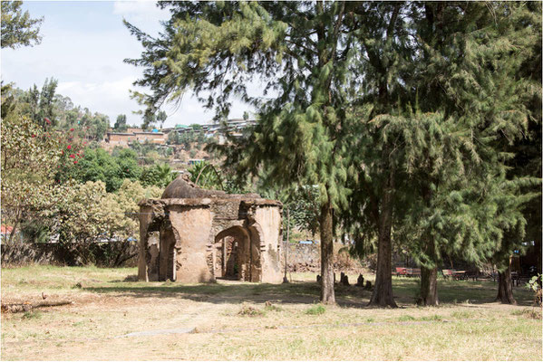 ETHIOPIE - Gondar - Bains de Fasiladas 05 - ETHIOPIE - Kiosque cheval de l'empereur