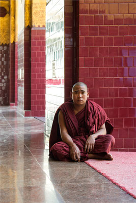 Mandalay - Temple Mahamuni 04