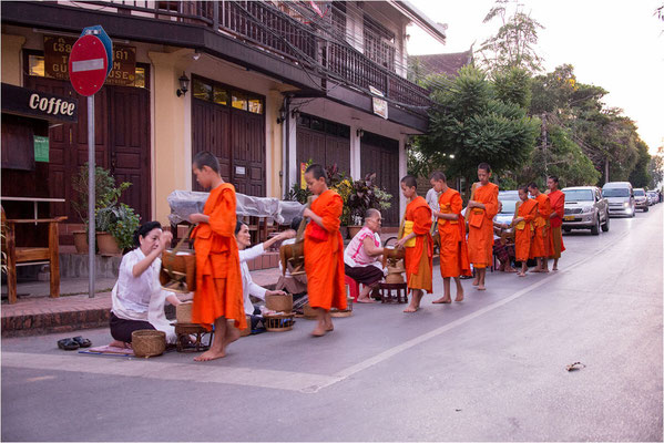 Luang Prabang - Rituel Bouddhique - 04