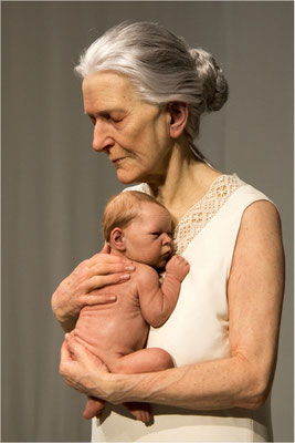 Hyperréalisme 39 - Sam Jinks-Woman and child