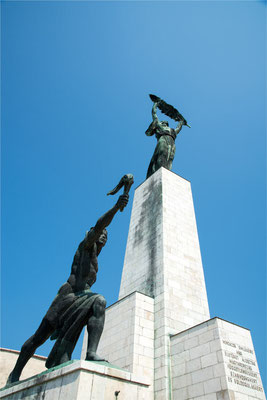 Divers Budapest 18 - Gellért-hegy - Mont Gellért - Felszabadulasi emlékmu - Statue de la liberté