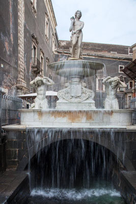 Catane 03 - Fontaine de l'Amenano