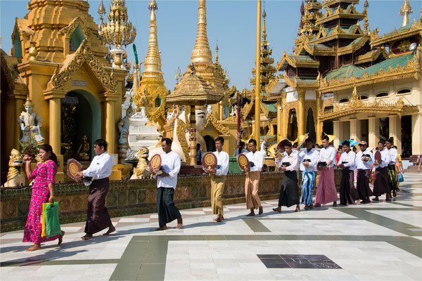 Yangon - Pagode Shwedagon - Noviciat 02