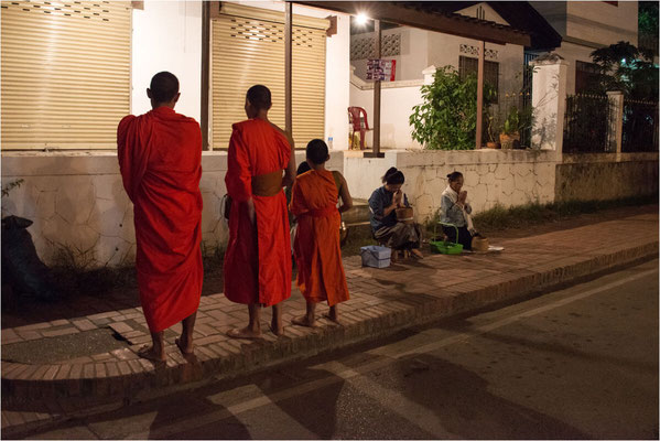Luang Prabang - Rituel Bouddhique - 02