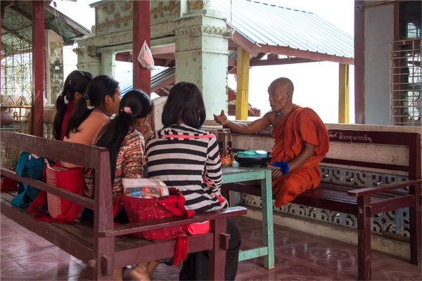 Sagaing - Pagode Shwe Kyet Kya 08 - Enseignement bouddhiste