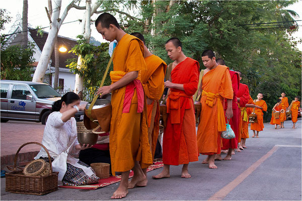 Luang Prabang - Rituel Bouddhique - 06