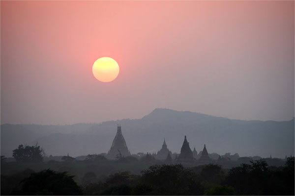 Bagan - Coucher de soleil bis 06
