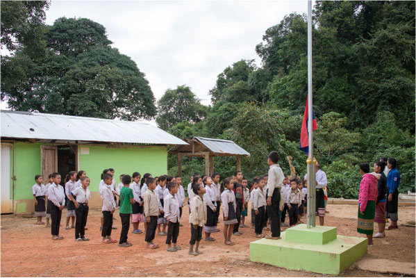 Ban Hoy Lerk - Ecole - Lever des couleurs 14