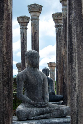 Med Medirigiriya 05 - Medirigiriya - Le vatadage (Temple circulaire)