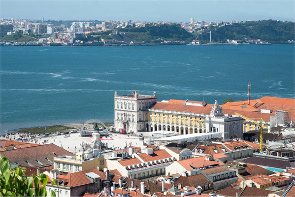 Lisbonne - Quartier Alfama 19 - Praça do Comércio depuis Castelo de São Jorge - Santa Cruz