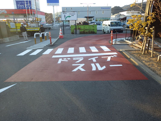 駐車場ラインの施工事例(ドライブスルー)