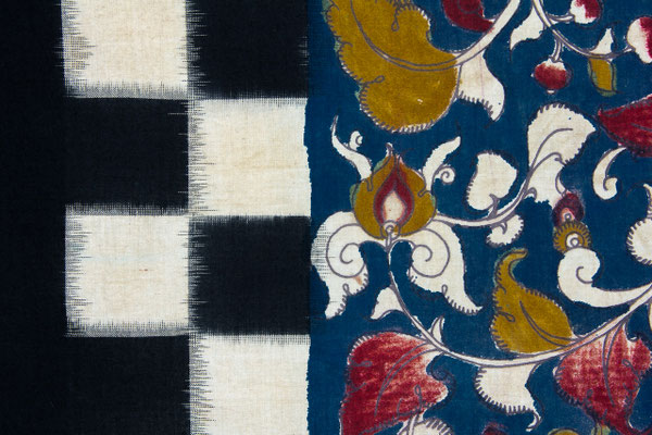 La partie gauche est un tissage ikat, la partie droite une peinture sur textile (détail d'une étole kalamkari).