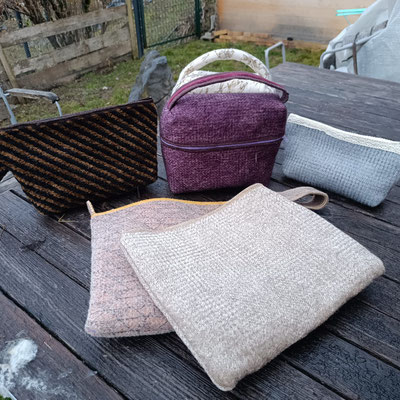 vanity et pochettes en feutre aiguilleté