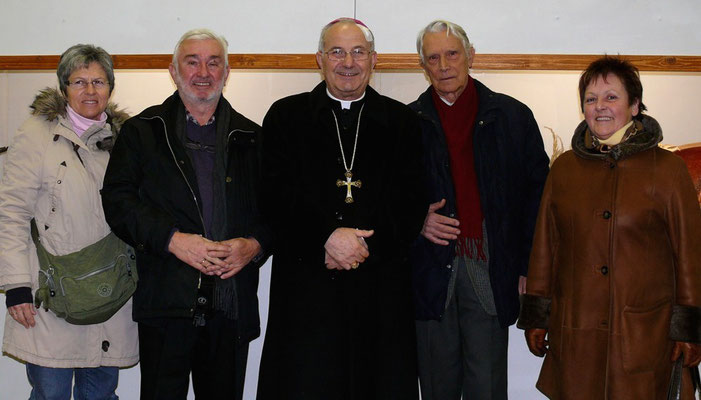 Gertraud und Heinz Eichler, Krippenfreunde Feldkirchen, Diözesanbischof Giampaolo Crepaldi, Triest. Giuseppe Castagnaro, Obmann Triest. Waltraud Jakobitsch, Krippenfreunde Feldkirchen i. Kärnten.