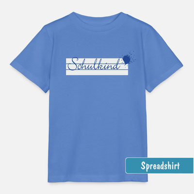 T-Shirt  für Schulanfänger, mit Tintenklecks und das Wort Schulkind in Grundschulschrift auf  Schreiblernlinien