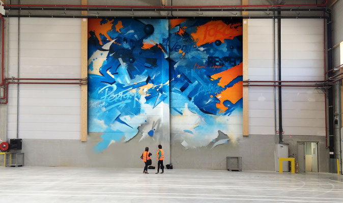 fresque street art abstraite en intérieur