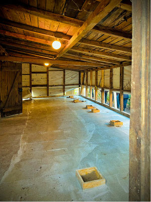 17.Dezember 2025 -Blick in das ehemalige Rohwolllager hier wurde der Holzfussboden  durch eine neue Stahlbetonsohle ersetzt. Der Raum soll später als Museumsdepot genutzt werden.
