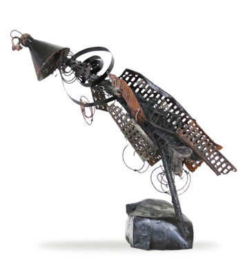 Spoutnik : pièces de fer rouillé, base en plâtre de Paris¸ peinture – H 66 cm x L 87 cm x l 25 cm - Atelier 360 degrés