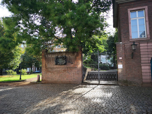 Eingang zum Garten des  Palais Spee, heute Stadtmuseum