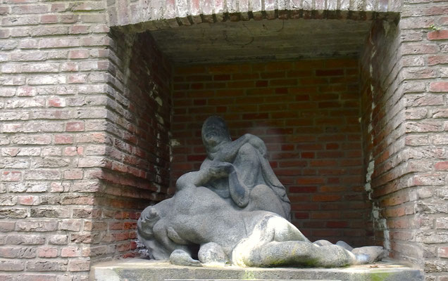 Pietà, auch Vesperbild oder Marienklage genannt, ist in der bildenden Kunst die Darstellung Marias als Mater Dolorosa mit dem Leichnam des vom Kreuz abgenommenen Jesus Christus.