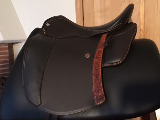 Mocca, 2. Sattelblatt mit Montanaprägung Cognac