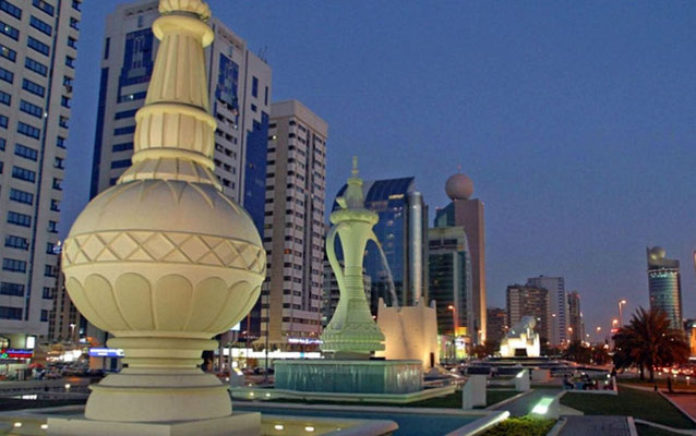 Abu Dhabi - Corniche am Abend (Bildquelle: Internet)