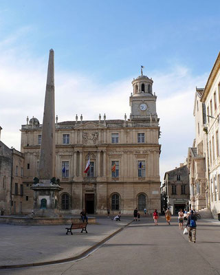 Arles - Pl. de la République mit dem Obelisken