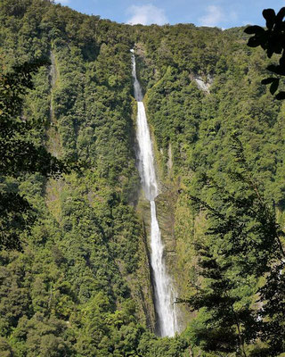 die Humbold Wasserfälle im Hollyford Valley (insgesamt 275m hoch)