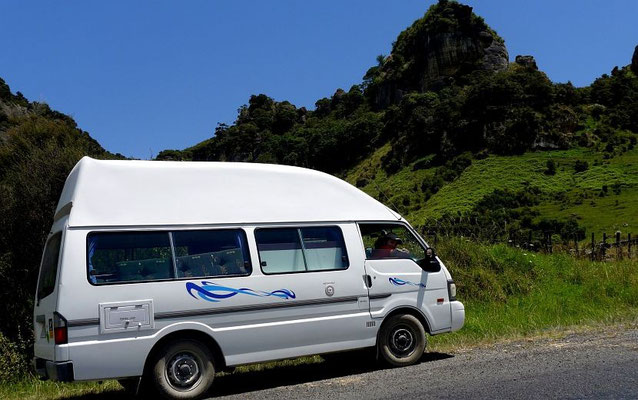 dieser Mazda-Campingbus war unsere Küche, Schlafstätte und Transportmittel für rund 3 Wochen