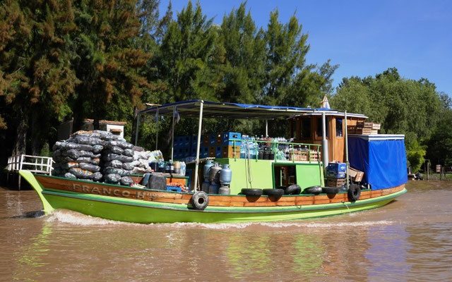 Lebensmittel- und Trinkwassertransport im Tigre-Delta       