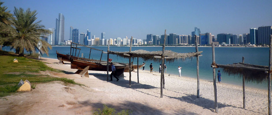 Abu Dhabi - am Strand von Heritage Village