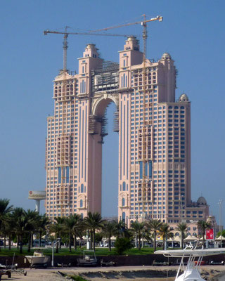 Abu Dhabi - das neue Fairmont Hotel kurz vor der Vollendung