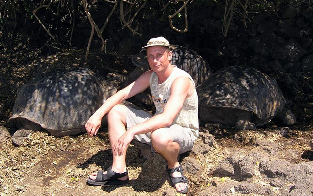 Tourist vor Riesenschildkröten