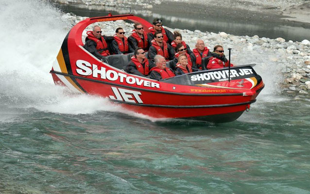 volle Action auf dem Wasser - Jetboat fahren auf dem Shotover River
