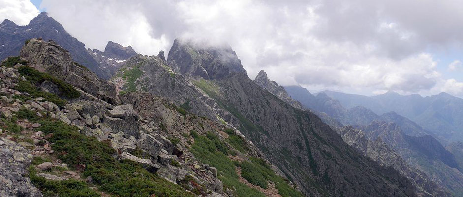Blick vom Bergsattel Bocca di Stagnu (1985m)