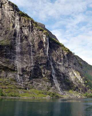 Wasserfälle "Sieben Schwestern" im Geirangerfjord 
