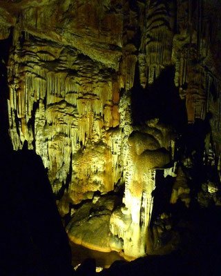 Höhle Manita Pec im Paklenica Nationalpark  / Velebit 