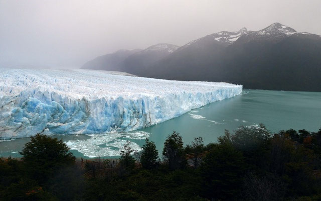 die touristische Hauptattraktion in der Umgebung von El Calafate - der Perito Moreno Gletscher               