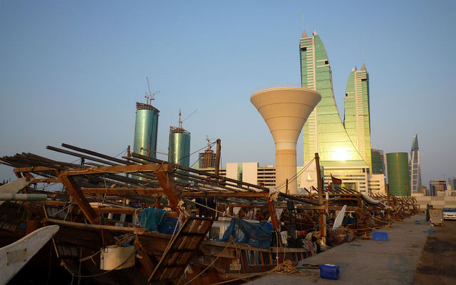 alter Dhow-Hafen - im Hintergrund der "Bahrain Finacial Harbour" (Harbour Towers)