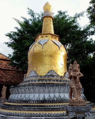vergoldete Stupa im  Brahma Wihara Tempel