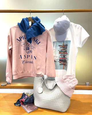 Sweatshirt Romeo&Giuletta 189€, Shirt Romeo&Giuletta 89€, Schal Johnny Love 119€, Baseballcup (Cashmere) 186€, Tasche Ilse Jacobsen 79€, Ledergeldbeutel papoutsi 112€, Seidenschal Talking Wall