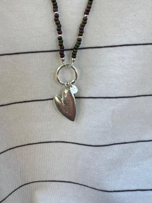 Shirt LaboArt 129€, Kette abeautifulstory 39,95€