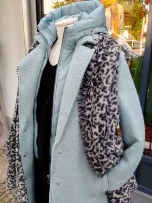 Wollmantel Beaumont 229€, Strick esisto , Schal purschoen 269€