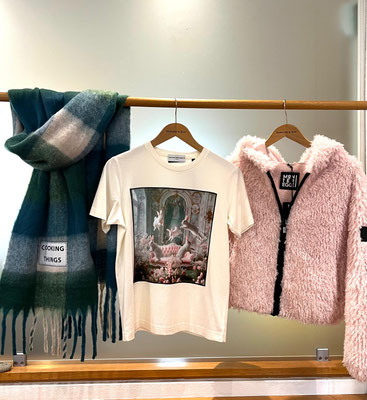 Schal VTD 59€, Shirt Bastille Rive Droit 119€, Flauschjacke Montereggi 289€