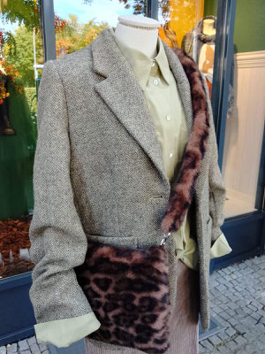 Blazer JCSophie 179,90€, Bluse JCSophie 89,90€, Tasche absurd 119€