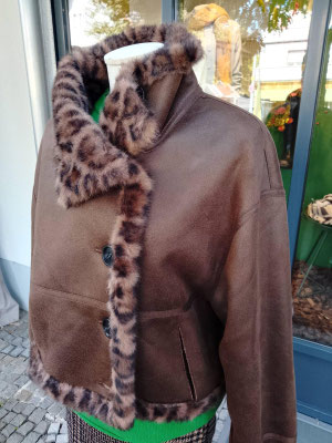 Fake-Fur-Wendejacke absurd 349€
