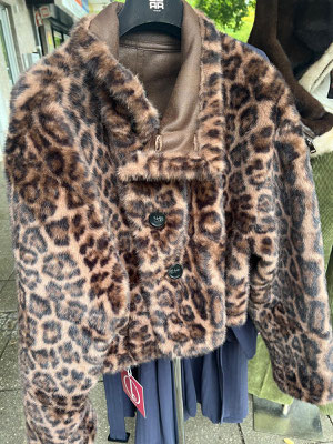 Fake-Fur-Wendejacke absurd 349€