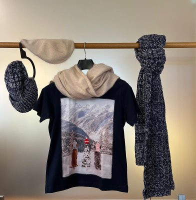 Mütze Lanius 59,90€, Cashmere-Mütze purschoen 119€, Cashmere-Schal purschoen 269€, Shirt Bastille Rice Droit 119€, Schal Lanius 129,90€, Kette abeautifulstory 49,95€